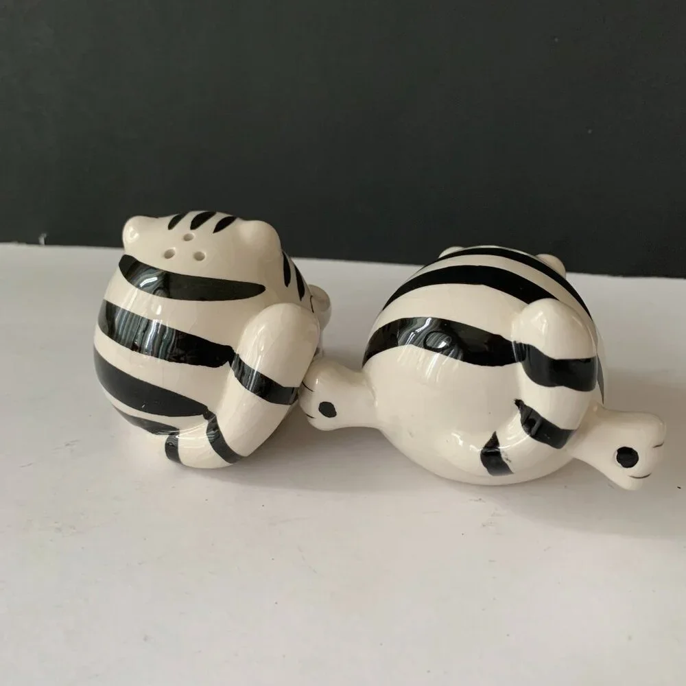 PIER 1 VINTAGE FAT CATS SALT AND PEPPER SHAKERS